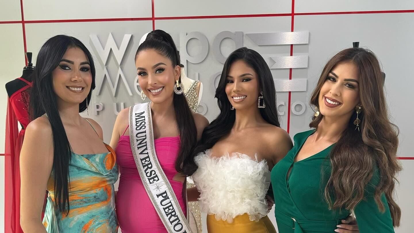 Jennifer Colón Alvarado junto a varias candidatas de MUPR 2025.