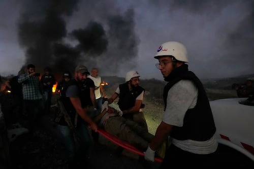 Muere periodista en ataque aéreo israelí en frontera con Líbano