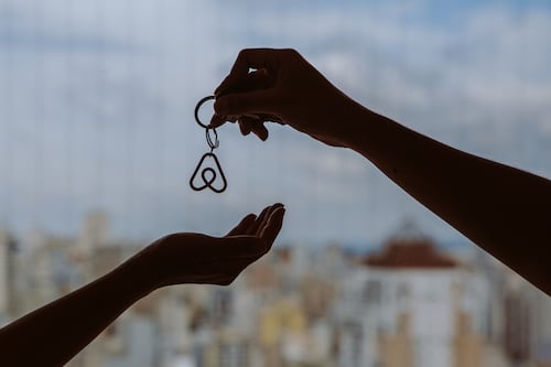 Dos entidades boricuas son seleccionadas para el Fondo Comunitario de Airbnb 2023  