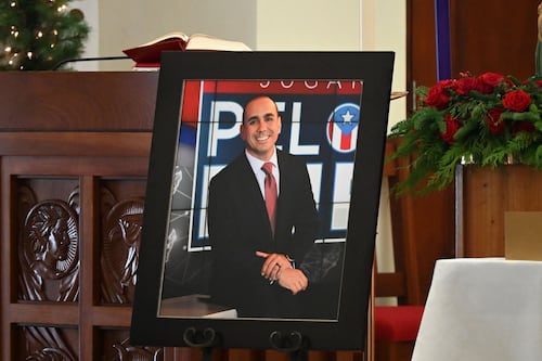 Gobernadora convierte en ley medida en memoria del periodista Alex Delgado