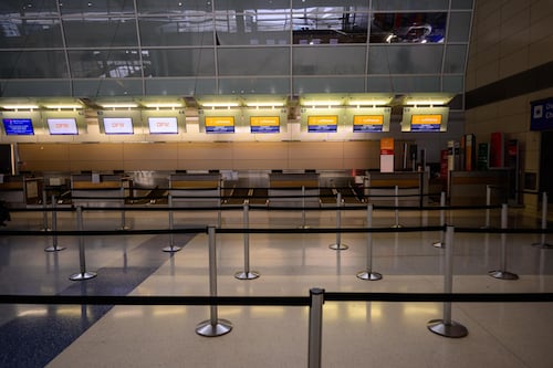 Tormenta invernal provoca cancelación de sobre 19 mil vuelos en Estados Unidos