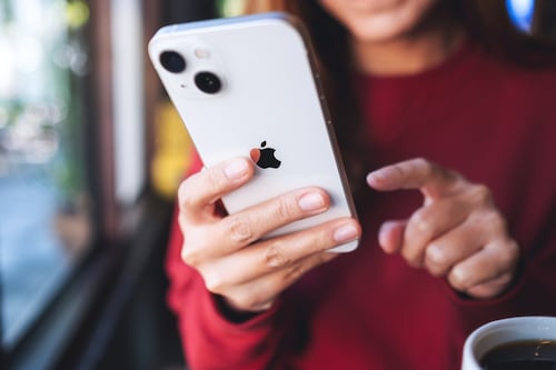 Apple advierte de un ataque espía en sus iPhone en más de 90 países