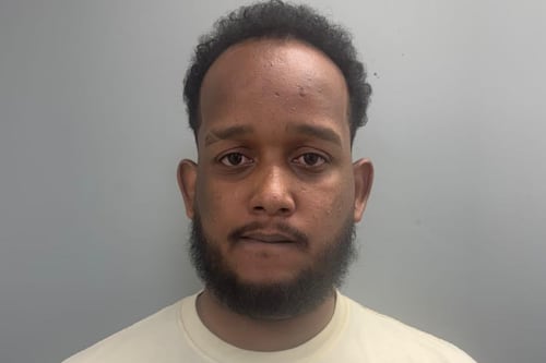 Arrestan en San Juan a prófugo acusado de golpear y estrangular a una mujer