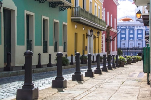 Policía Municipal multa comercios en Viejo San Juan por manejo inadecuado de basura
