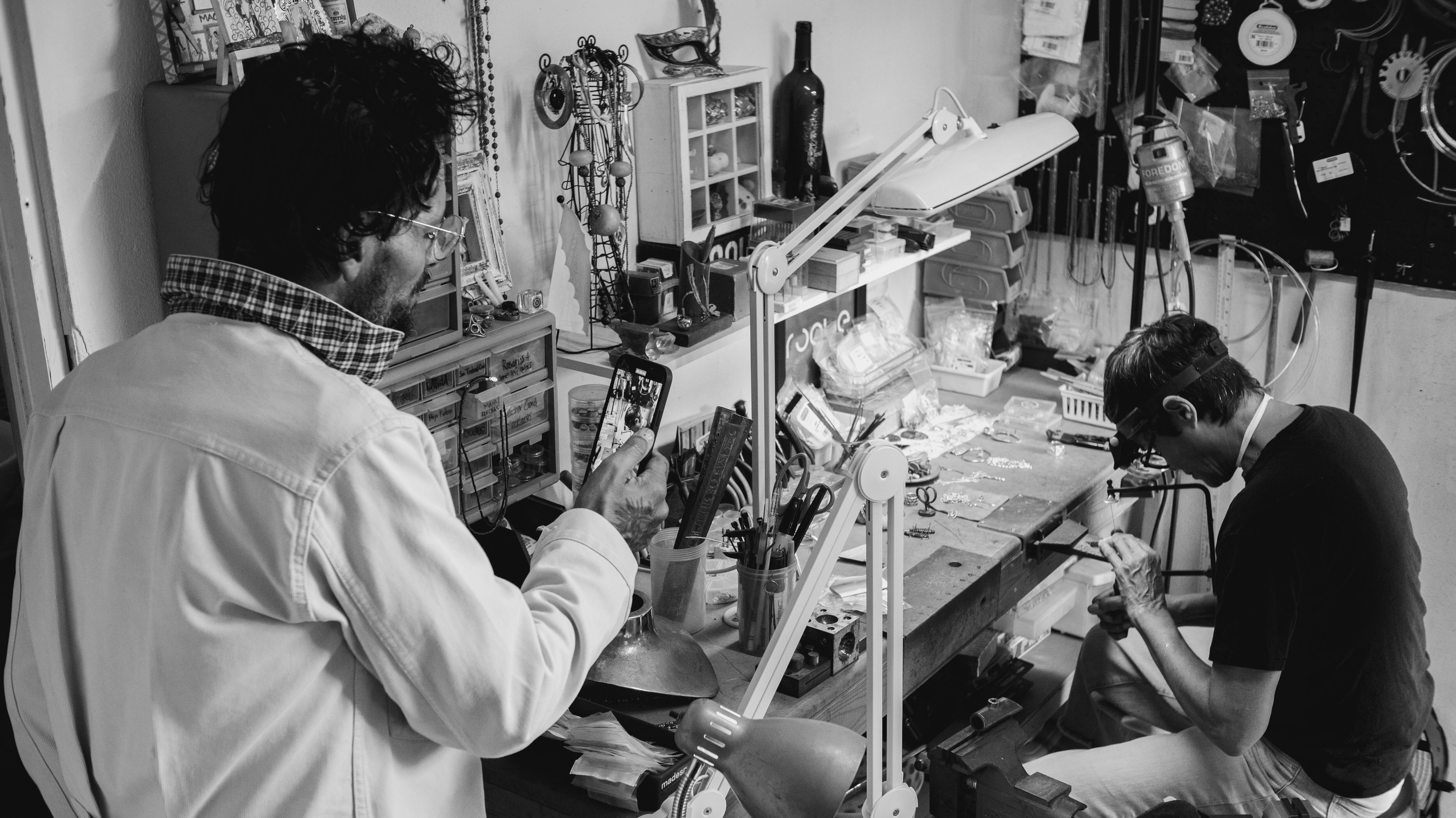 Los anillos son personalizados, por lo que son únicos del cantautor.