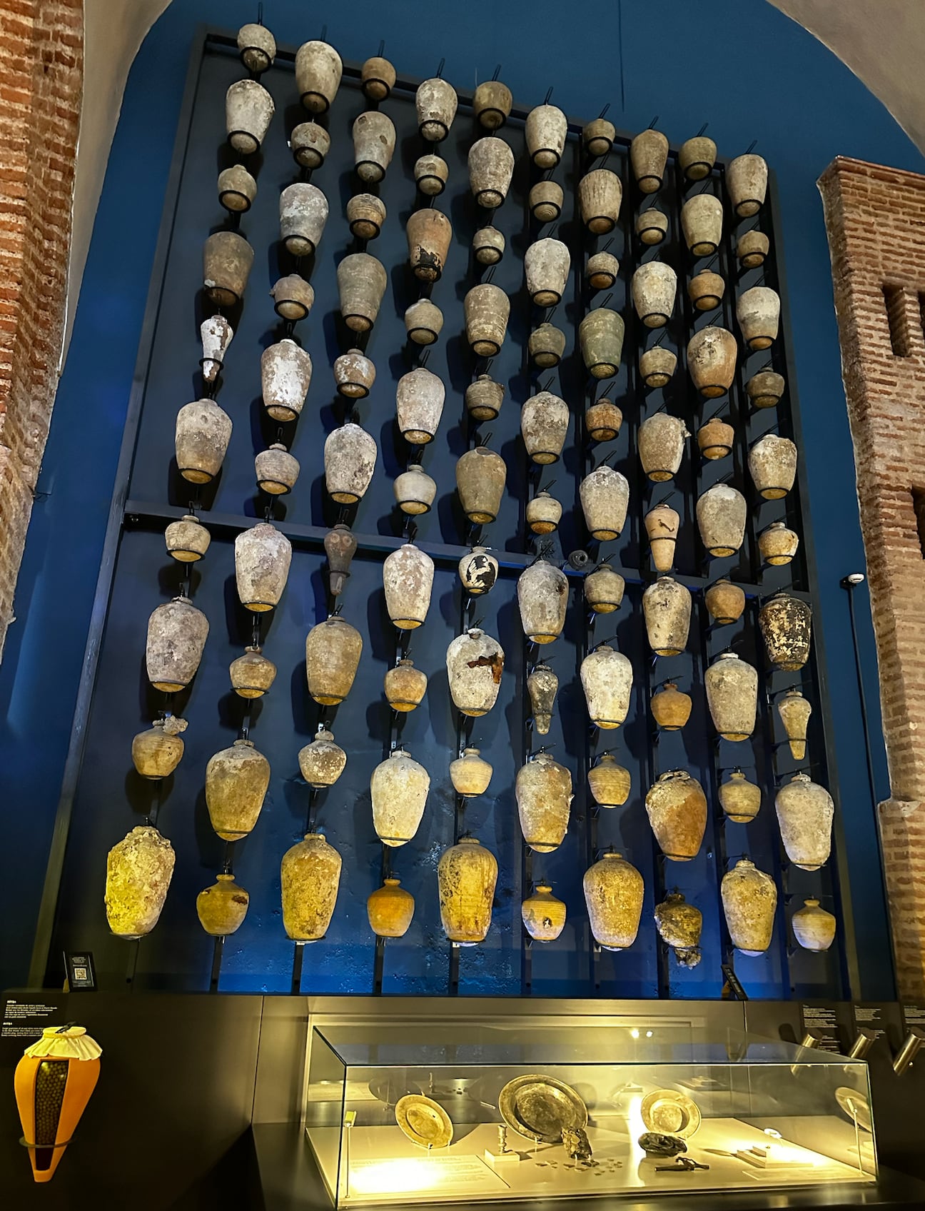 Museo de las Atarazanas Reales donde a través de la arqueología marina se cuenta la historia de las expediciones al nuevo mundo y parte de la historia de los habitantes de la isla.