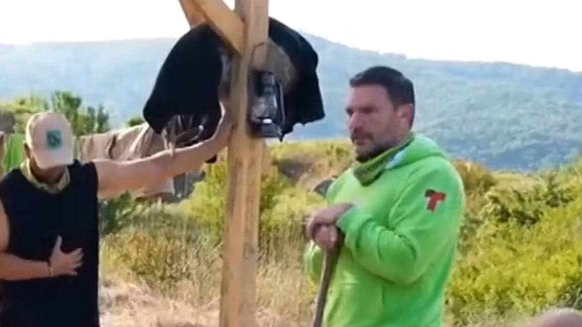 Julián Gil en "La Isla" de Telemundo.