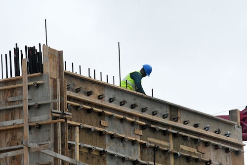 Sector de construcción se opone a proyecto de Eliezer Molina y rechazan asumir responsabilidad por permisos