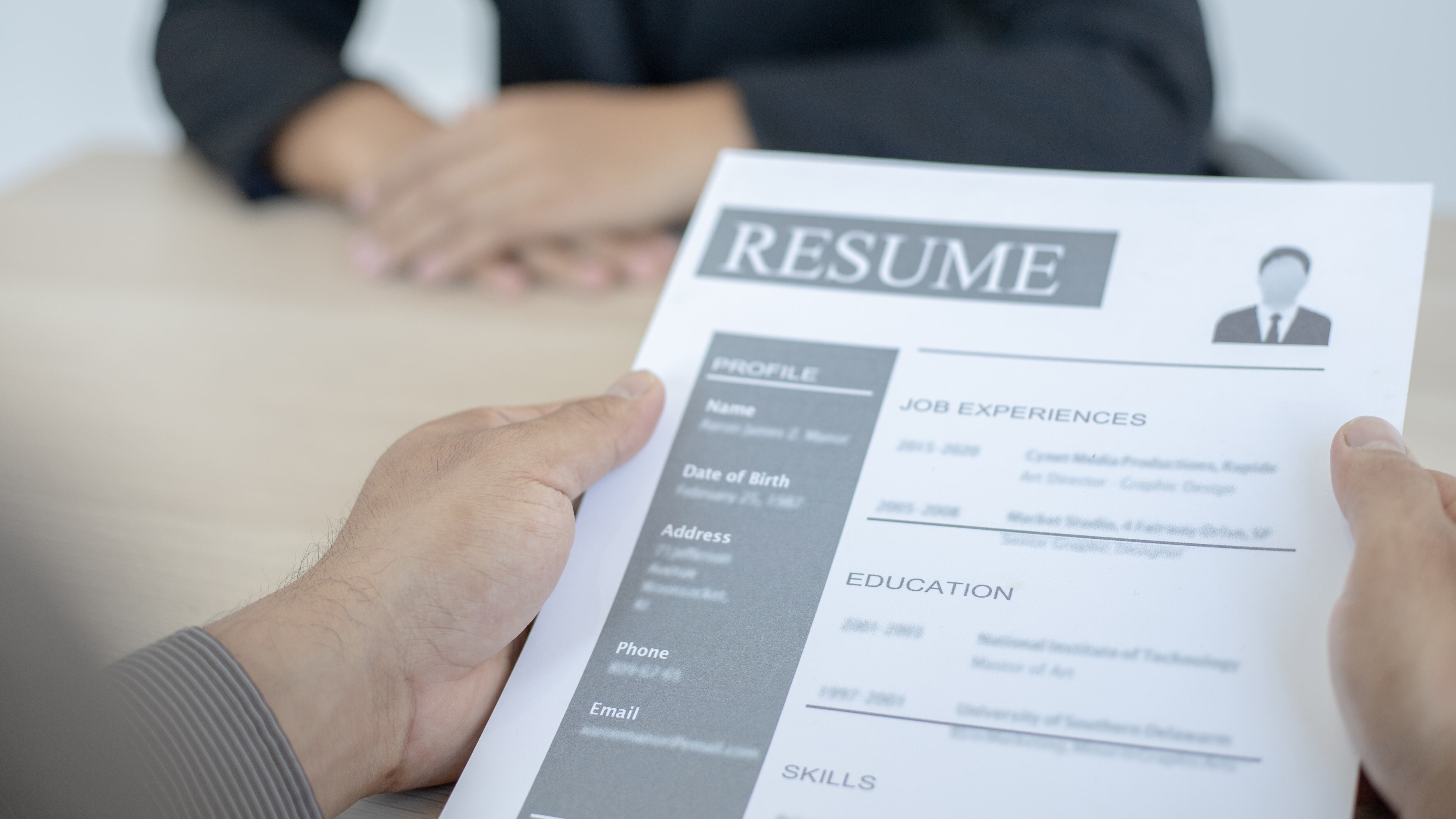 Resumen curricular de una persona que busca empleo