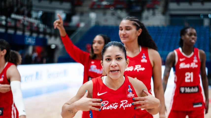 El equipo de Puerto Rico celebra victoria ante México.