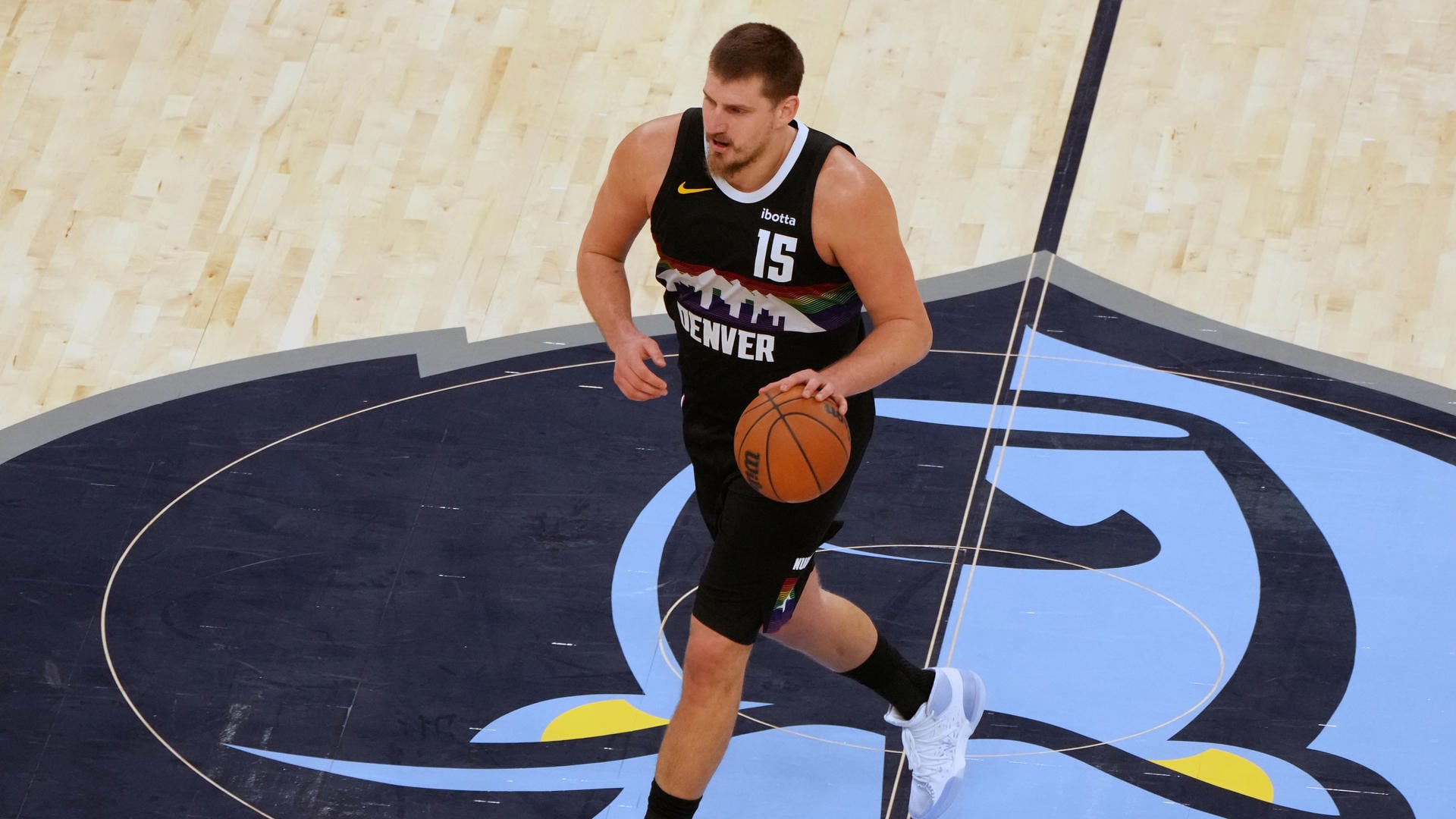 Fotografía de archivo de Nikola Jokic, de los Denver Nuggets. EFE/Karen Pulfer Focht