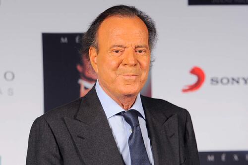 “Siempre ha sido un caballero”: la conductora Maxine Woodside defiende a Julio Iglesias