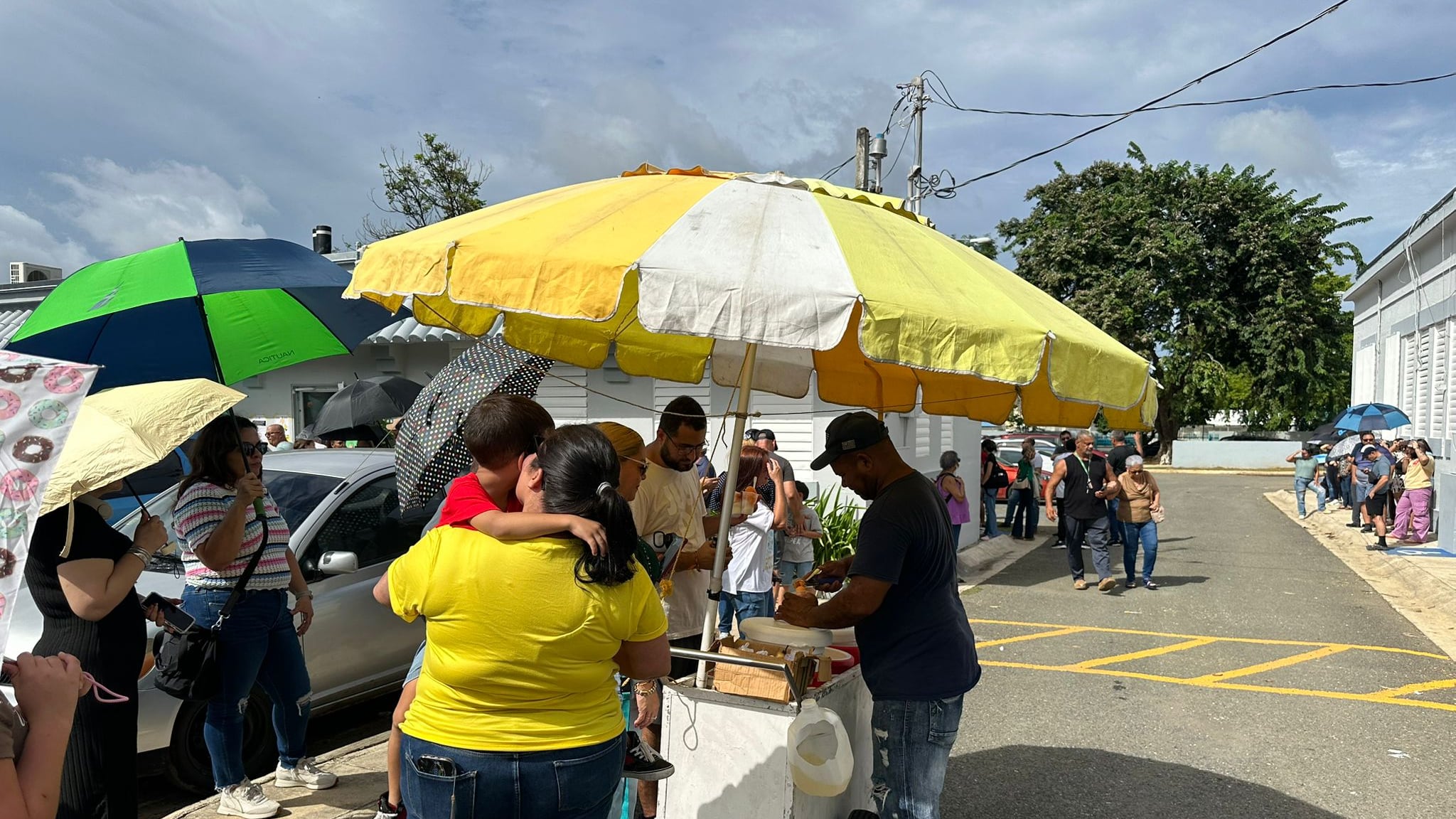 Ciudadanos acuden a votar
