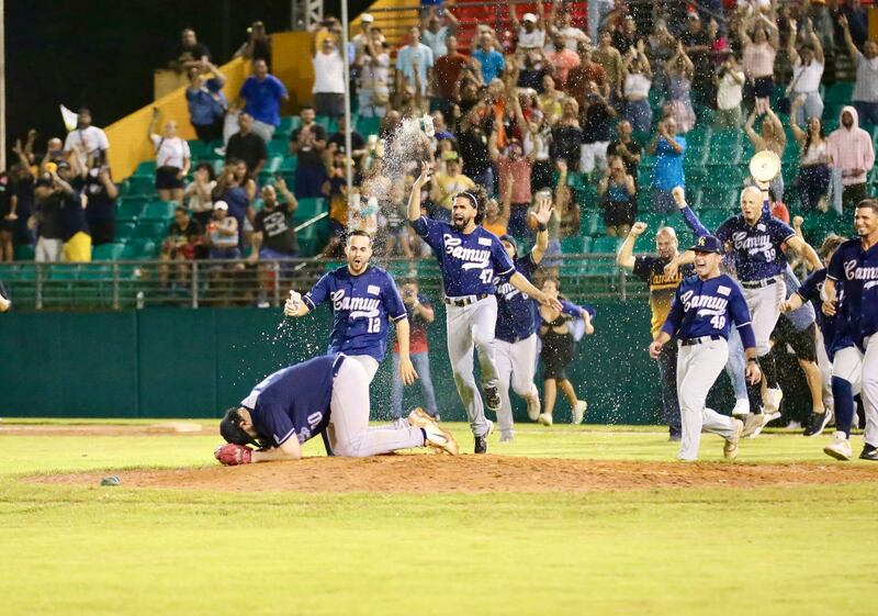 Arenosos de Camuy destronan a Cayey y se vuelven campeones de la pelota Doble A.