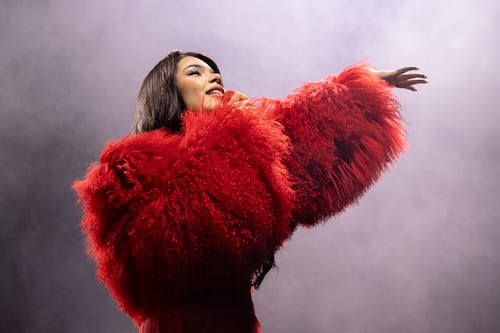 Kenia Os se apodera del Palacio de los Deportes con la listening party de su próximo disco