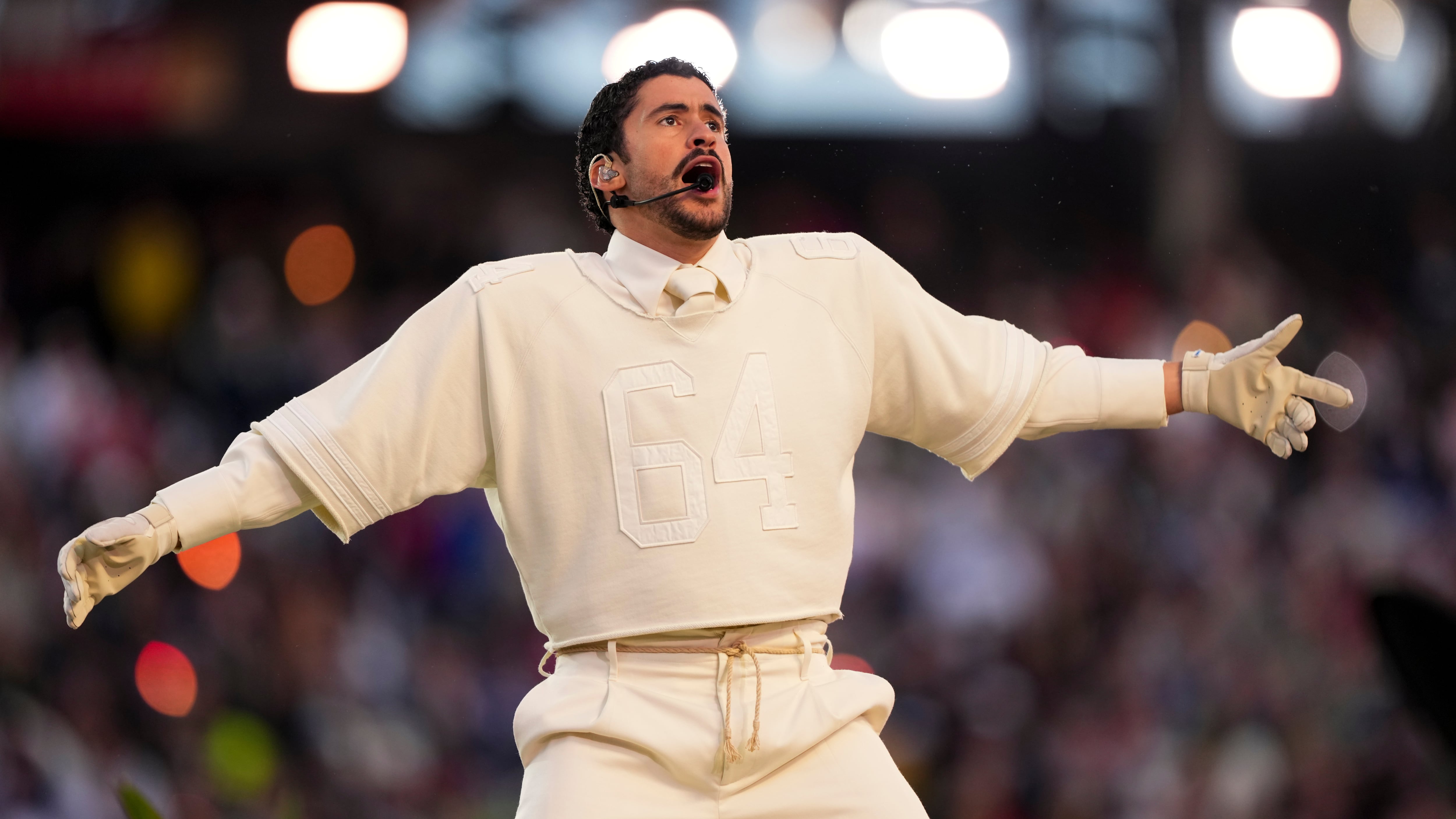 Bad Bunny durante el Super Bowl LX.