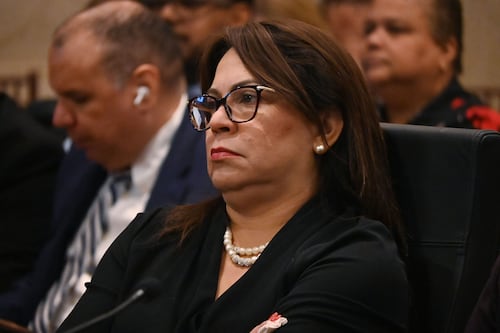 Proponen eliminar la “crudita” con recorte de $400 millones contratos gubernamentales