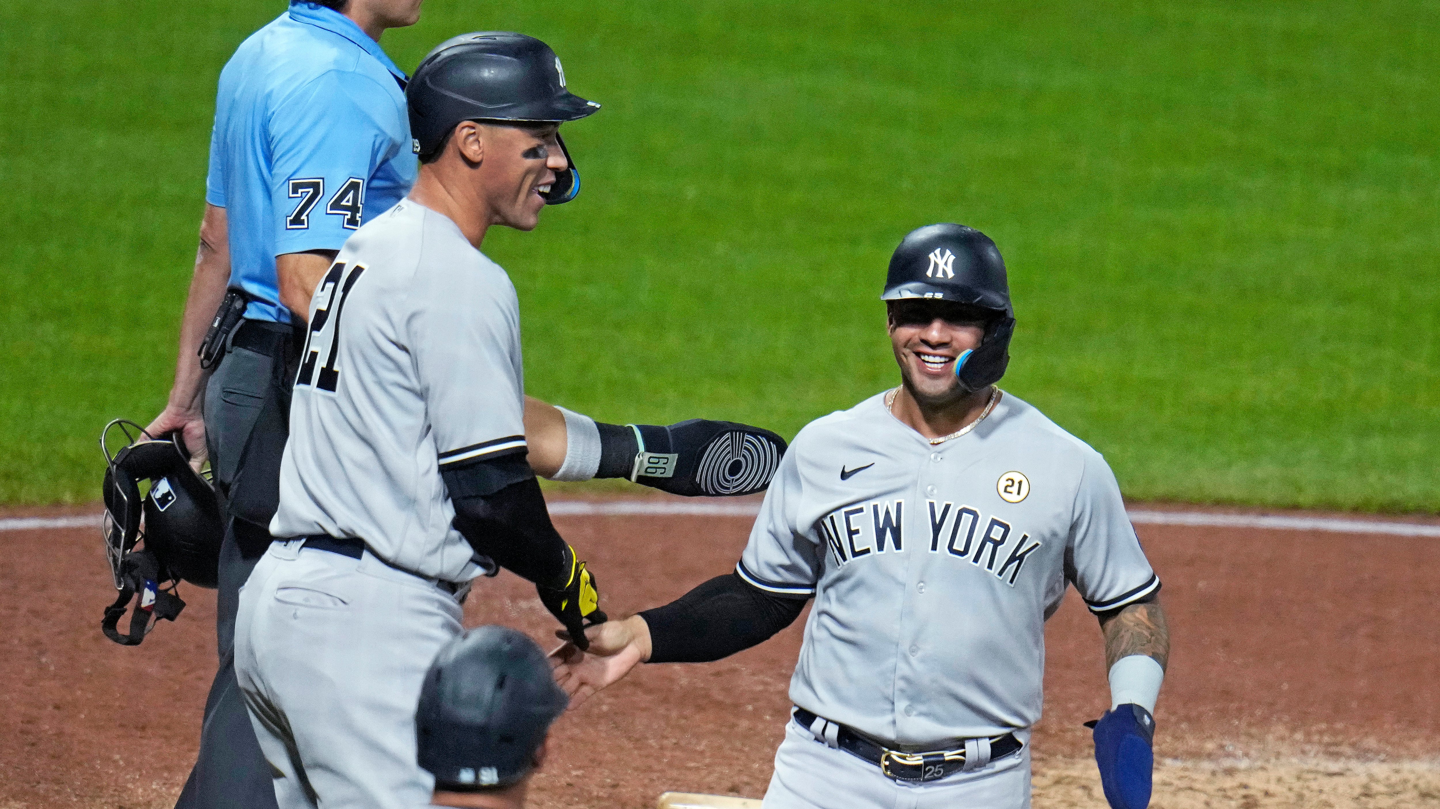 Gleyber Torres y su compañero Aaron Judge