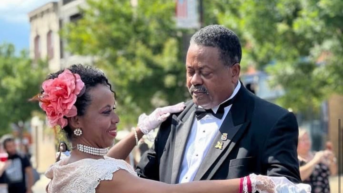 Pareja baila danza en el Museo Casa Trina Padilla.