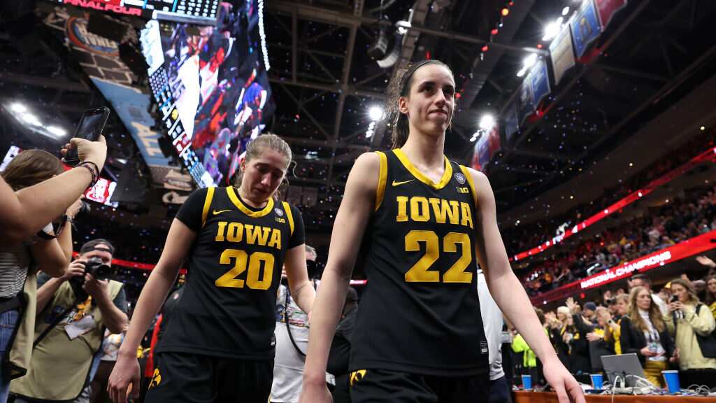 Caitlin Clark vs South Carolina