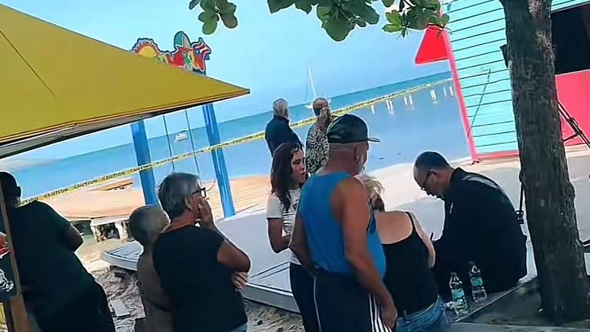 Hallan cuerpo flotando en playa de Cabo Rojo.