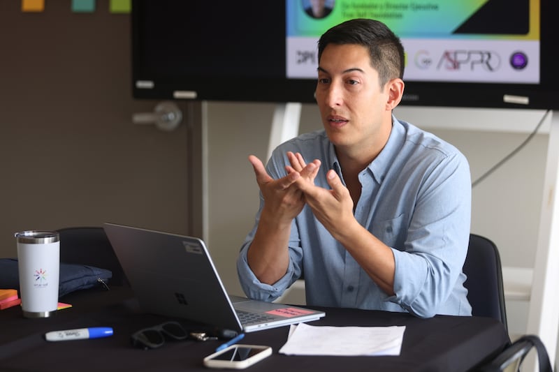 Miguel Vázquez Rivera, psicólogo clínico y director ejecutivo de True Self Foundation.
Foto por Brandon Cruz González | Centro de Periodismo Investigativo