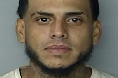 En prisión hombre acusado de provocar fuego en baño de “fast food” en Mayagüez