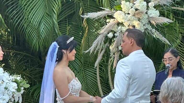 Javier Bermúdez y su esposa