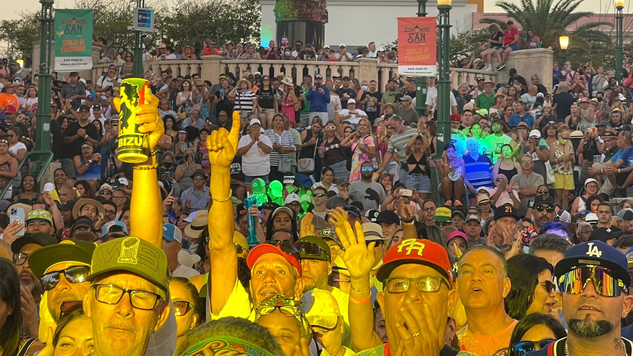 Miles de personas llegaron hasta las fiestas en el Viejo San Juan.