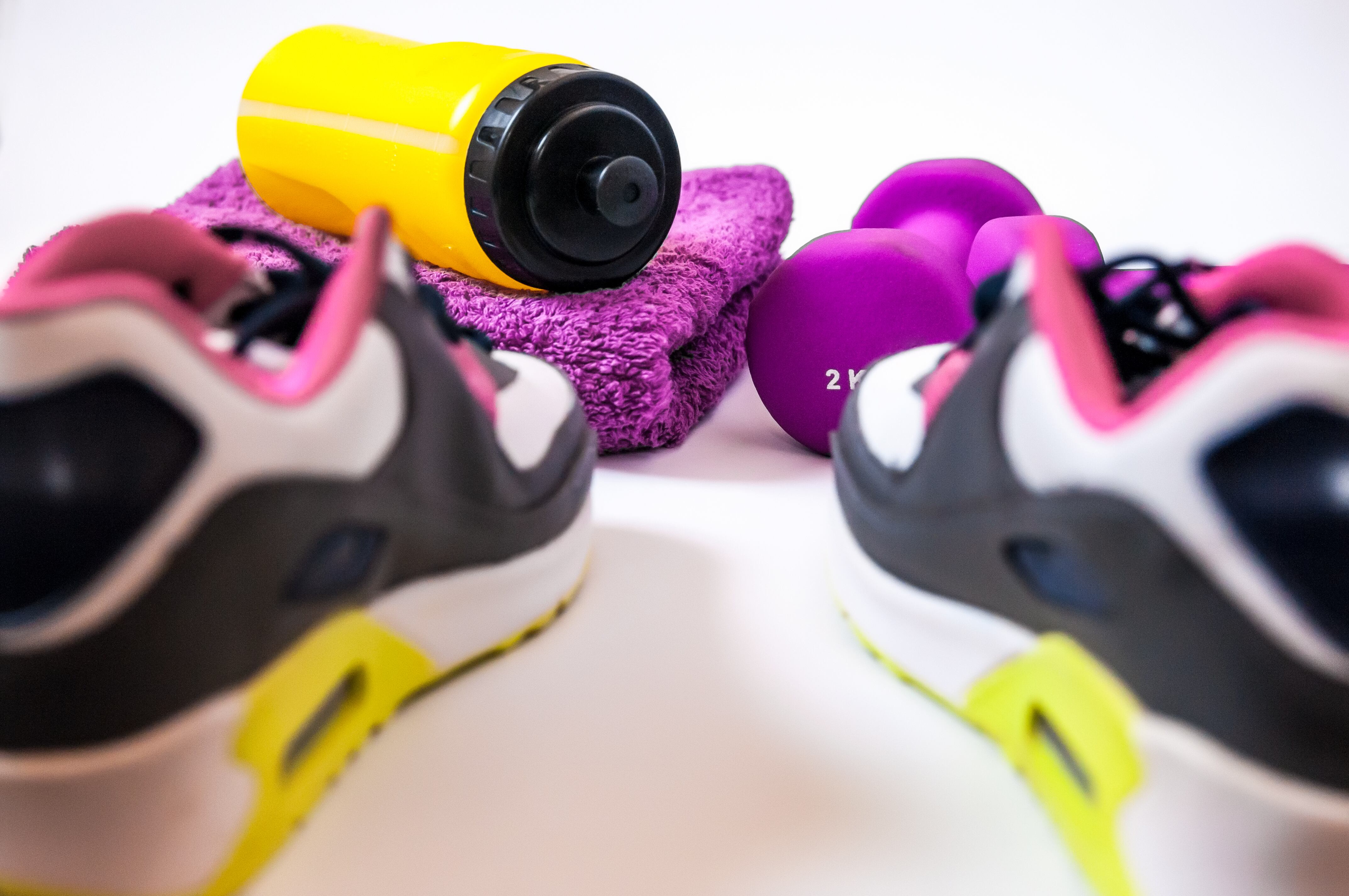 Tecnología, diseño interactivo y secciones especializadas para running, training, sportswear e infantiles, creando una experiencia premium para los amantes del deporte