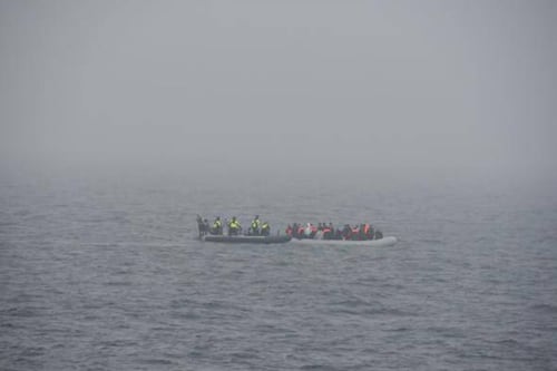 Reportan una muerte y cientos de desaparecidos tras hundirse una embarcación en Malasia