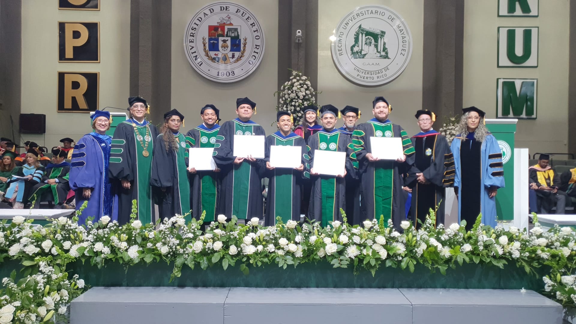 En la ceremonia de graduación del jueves, 12 de junio de 2025, el RUM otorgó cinco doctorados en Ingeniería Eléctrica.