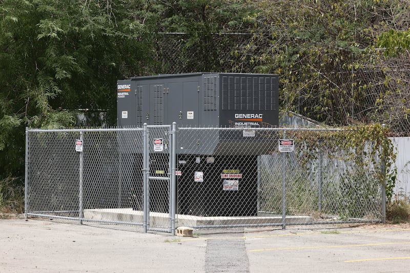 La escuela es refugio para emergencias, y aunque no todos tienen generador eléctrico, el plantel cuenta con uno. Foto por Brandon Cruz González | Centro de Periodismo Investigativo