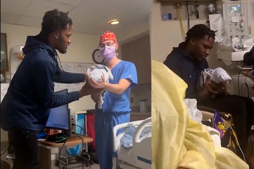 Un padre juega videojuegos en pleno parto y el video da la vuelta al mundo