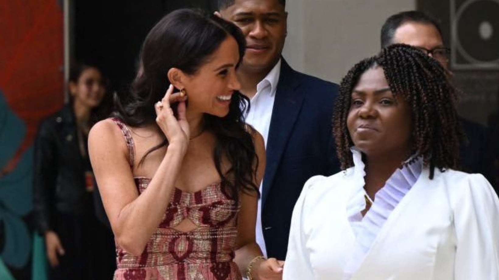 Critican por "muy tropical en Bogotá" el look de Meghan Markle