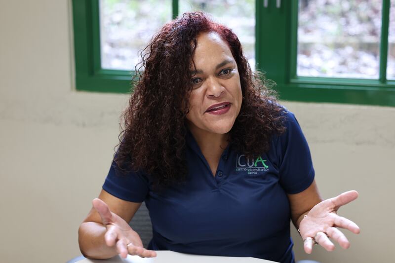 La profesora Jocelyn Géliga Vargas, del RUM, expresa que han aumentado las solicitudes de acomodo razonable de estudiantes neurodivergentes en sus clases. 
Foto por Brandon Cruz González | Centro de Periodismo Investigativo