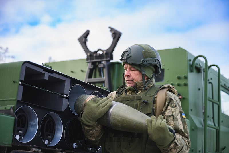 Las fuerzas ucranianas comienzan a usar exoesqueletos en el frente