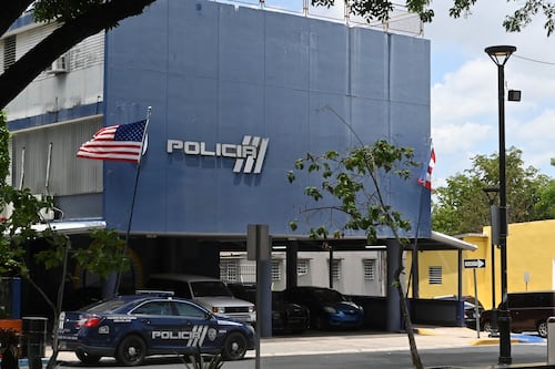 Conductor muere tras chocar contra una pared en Carolina