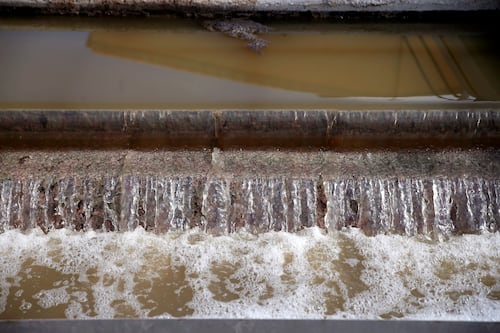 El agua potable bajo asedio: de víctima climática a arma de guerra