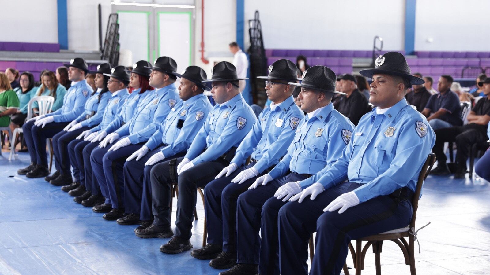Gradúan nuevos policías municipales en Gurabo.