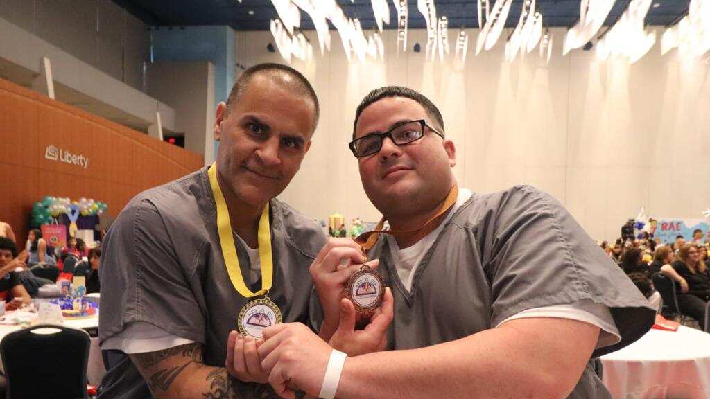 Ganadores de competencia de ensayos sobre Roberto Clemente