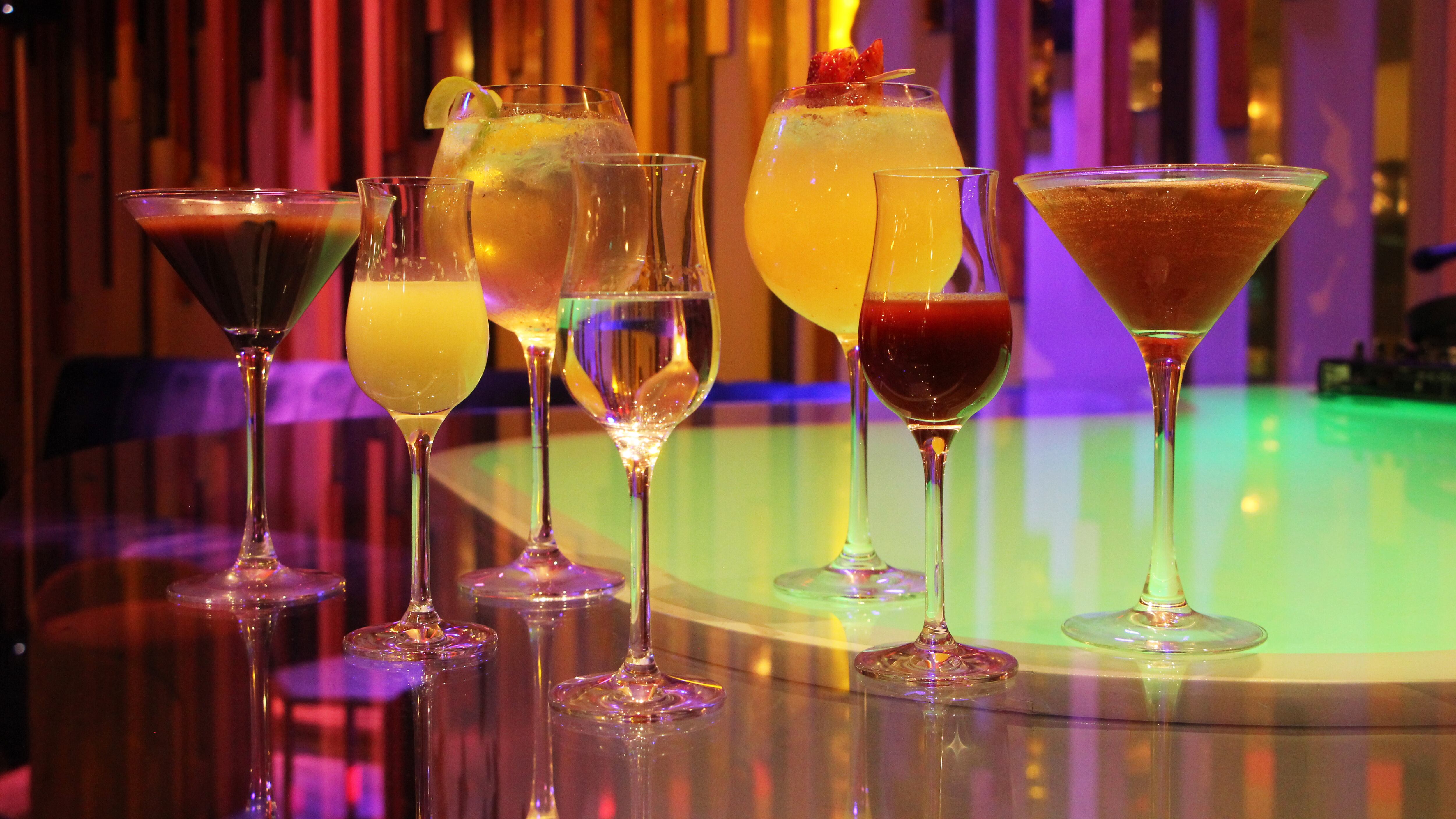 El bartender Alberto Guzmán del bar Heritage del Hotel Marquis nos regala estas recetas, ideales para darle a tu fiesta ese toque festivo