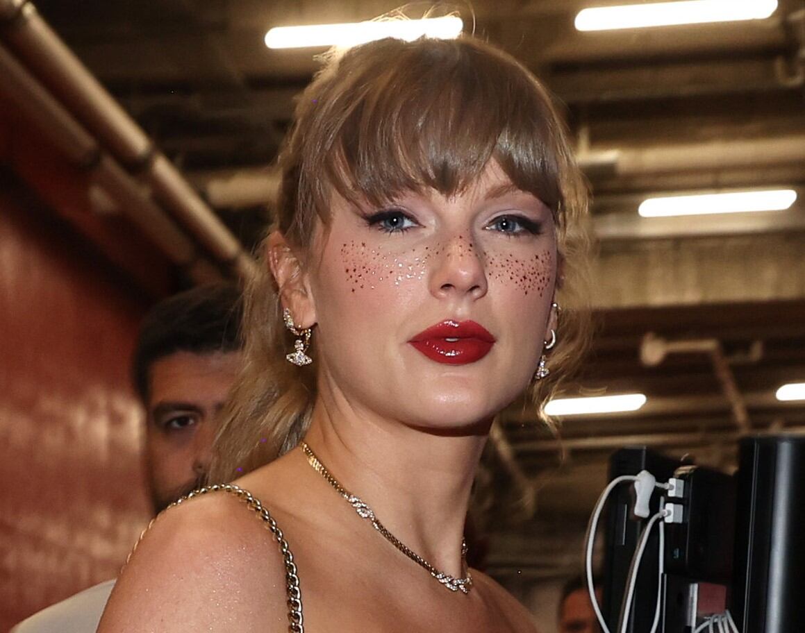 Taylor Swift llega al Arrowhead Stadium el lunes 7 de octubre para el partido de la NFL entre los Kansas City Chiefs y los New Orleans Saints.
