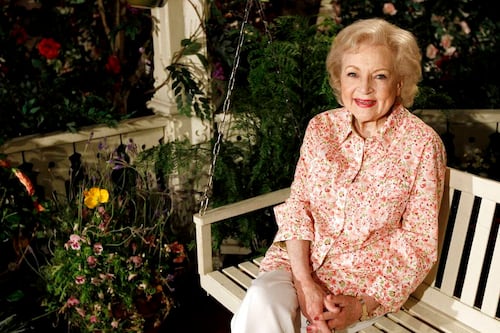 Revelan que Betty White sufrió un derrame cerebral seis días antes de morir