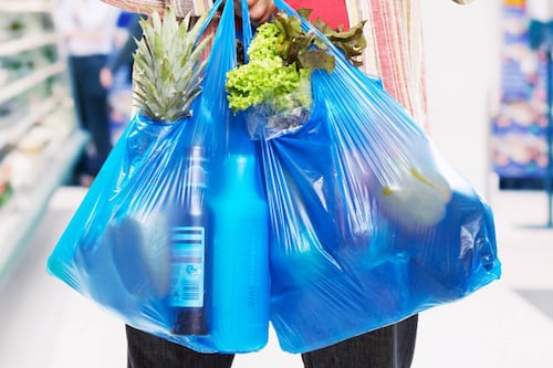 Bajo la lupa del Senado propuesta para derogar la ley que regula los plásticos y bolsas en Puerto Rico