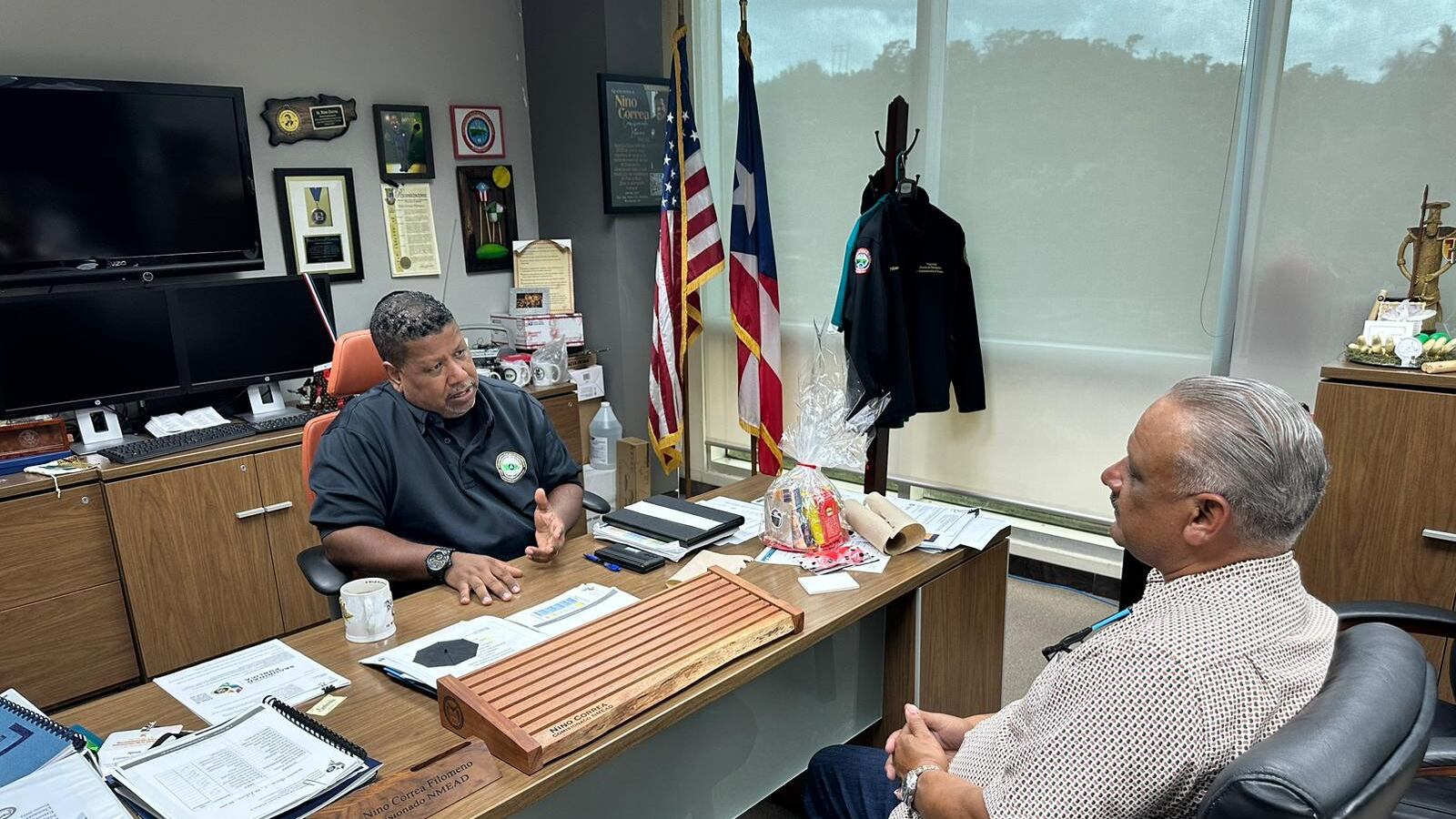 Nino Correa y el alcalde de Vieques.