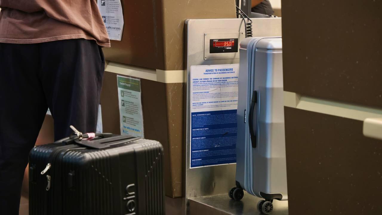 DACO multa aerolíneas por irregularidades en el pesaje de equipajes