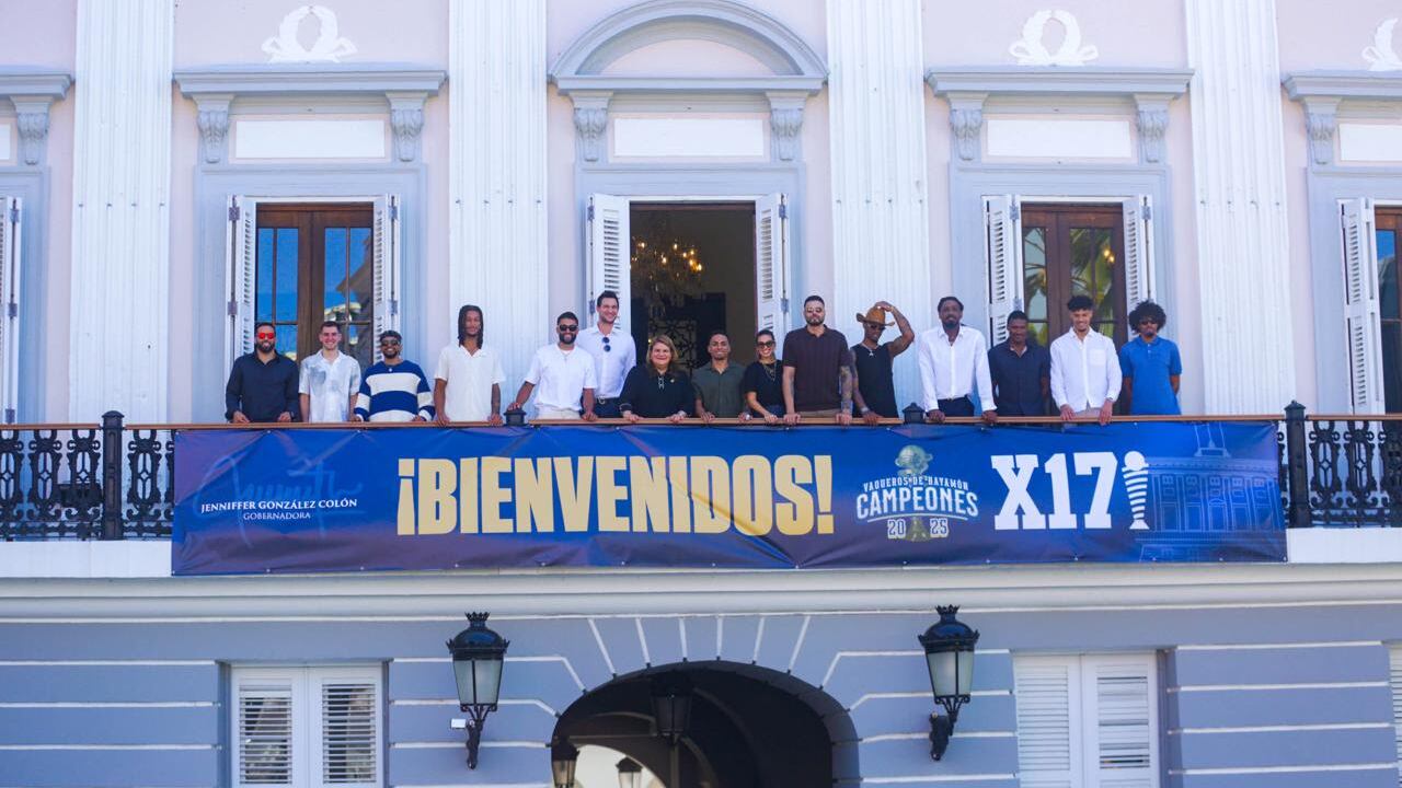 Gobernadora reconoce a Los Vaqueros de Bayamón por su campeonato del BSN 2025