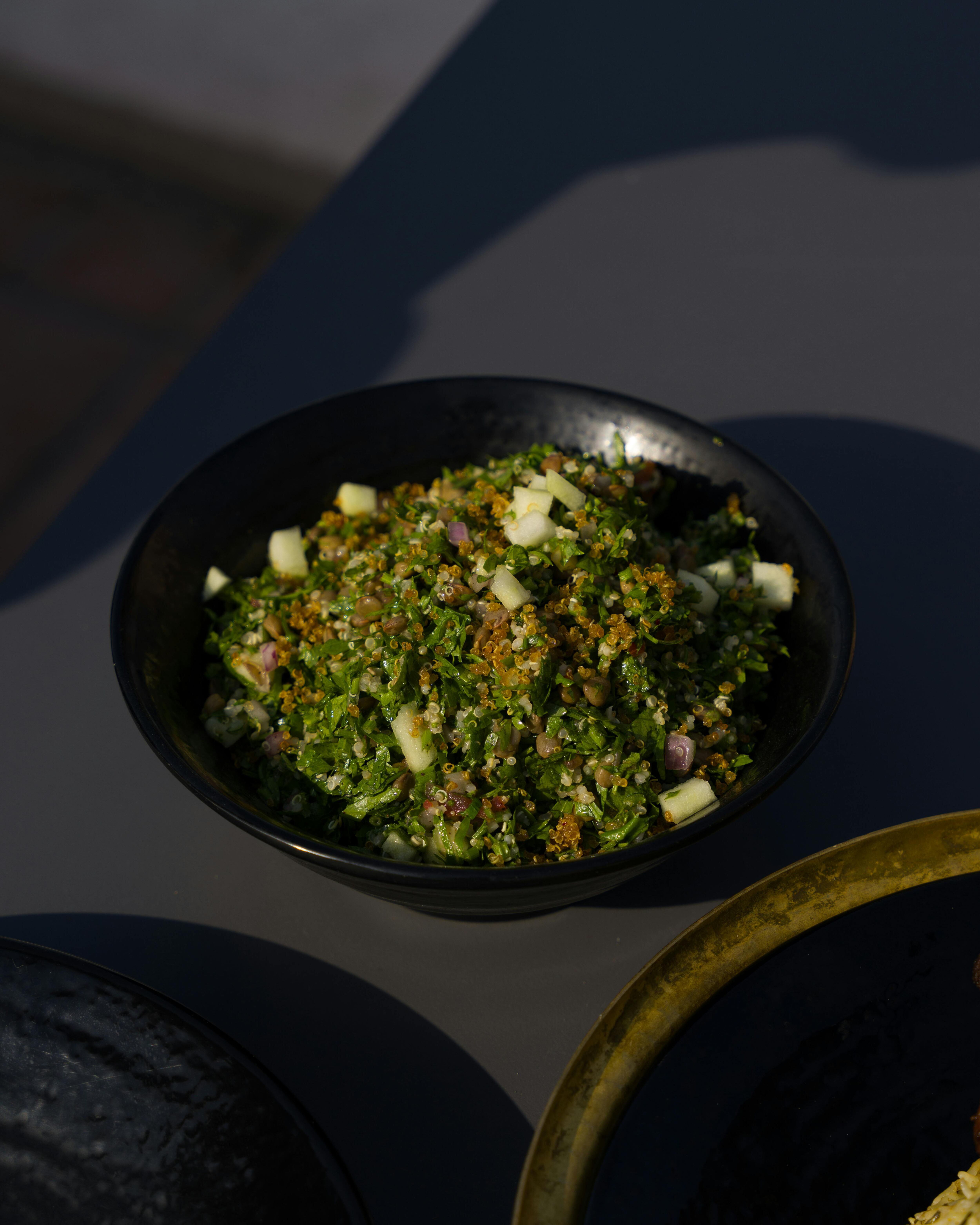 La ensalada es una de los platos más populares y consumidos, y se dice que en cada país hay al menos una versión de este alimento. Fotos: Freepik, Pexels, Unsplash, Creative Commons y Pixabay.