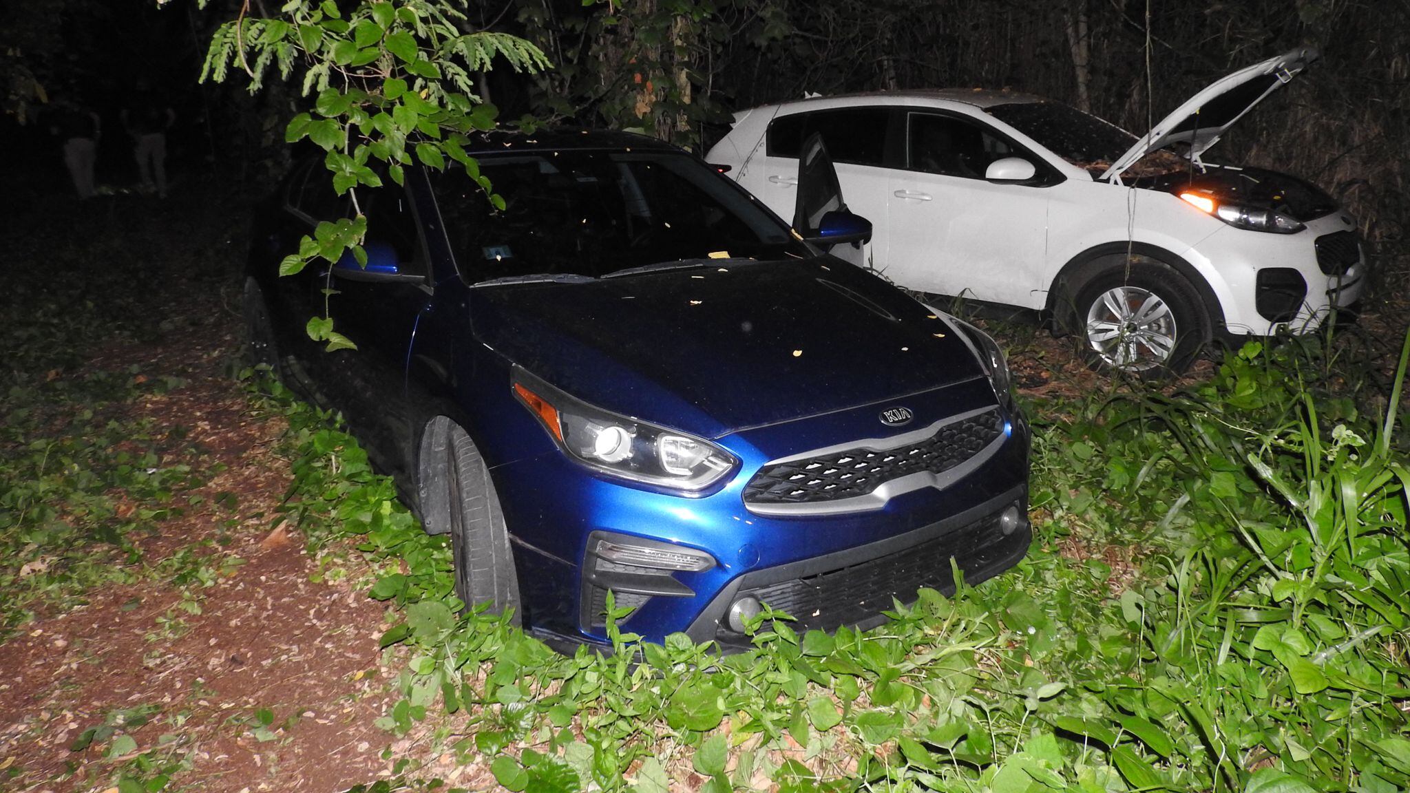 Policía recupera tres vehículos en el residencial Las Dalias